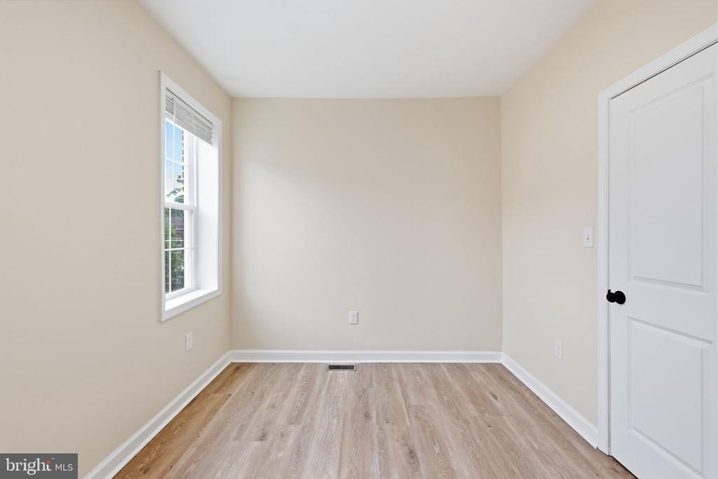 245 N Monastery Avenue - Photo 27