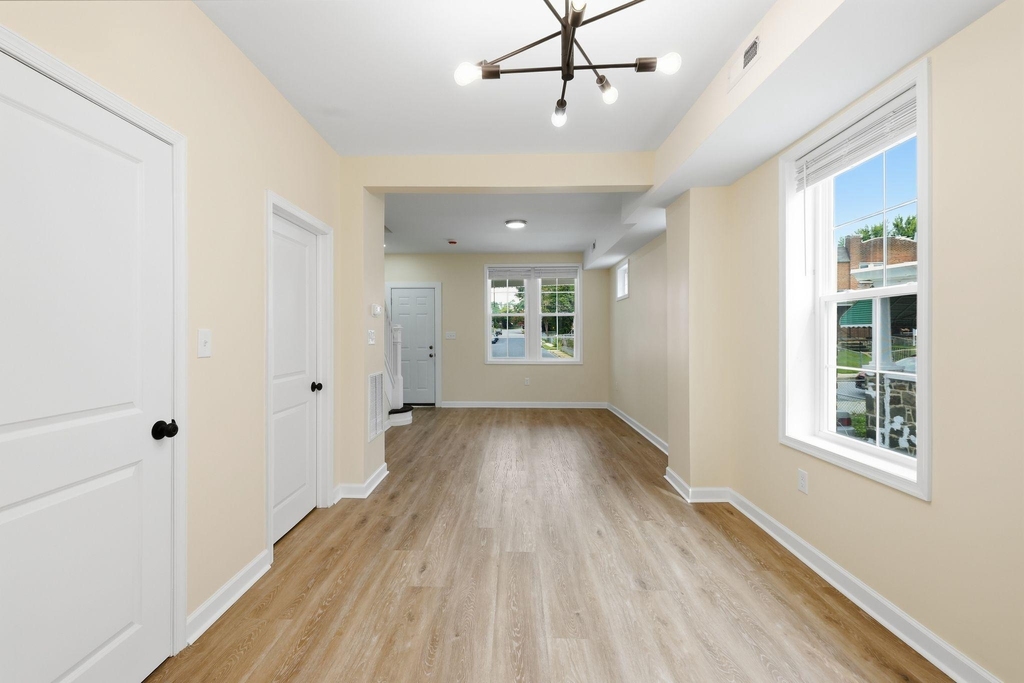 245 N Monastery Avenue - Photo 7