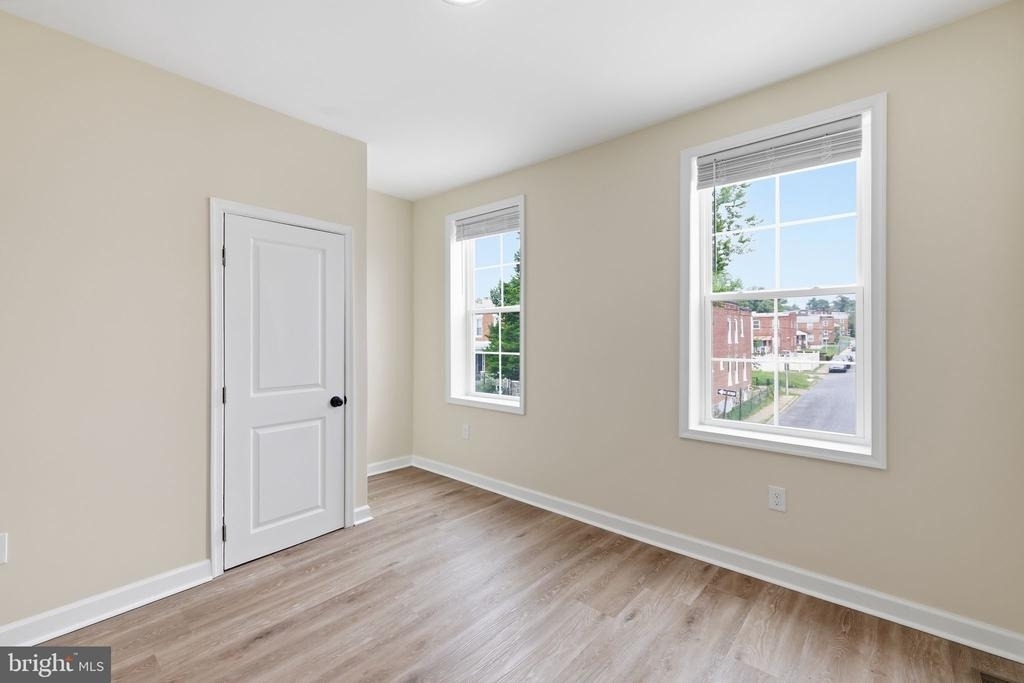 245 N Monastery Avenue - Photo 22