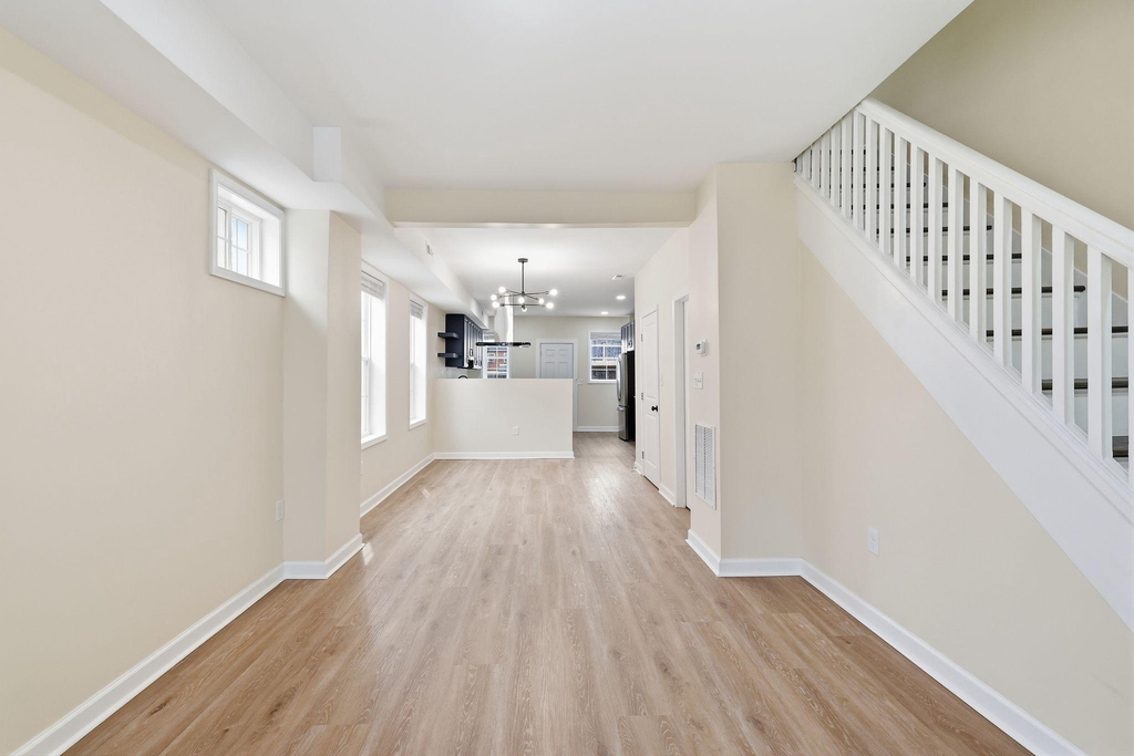 245 N Monastery Avenue - Photo 4