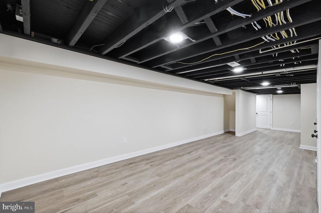 245 N Monastery Avenue - Photo 32