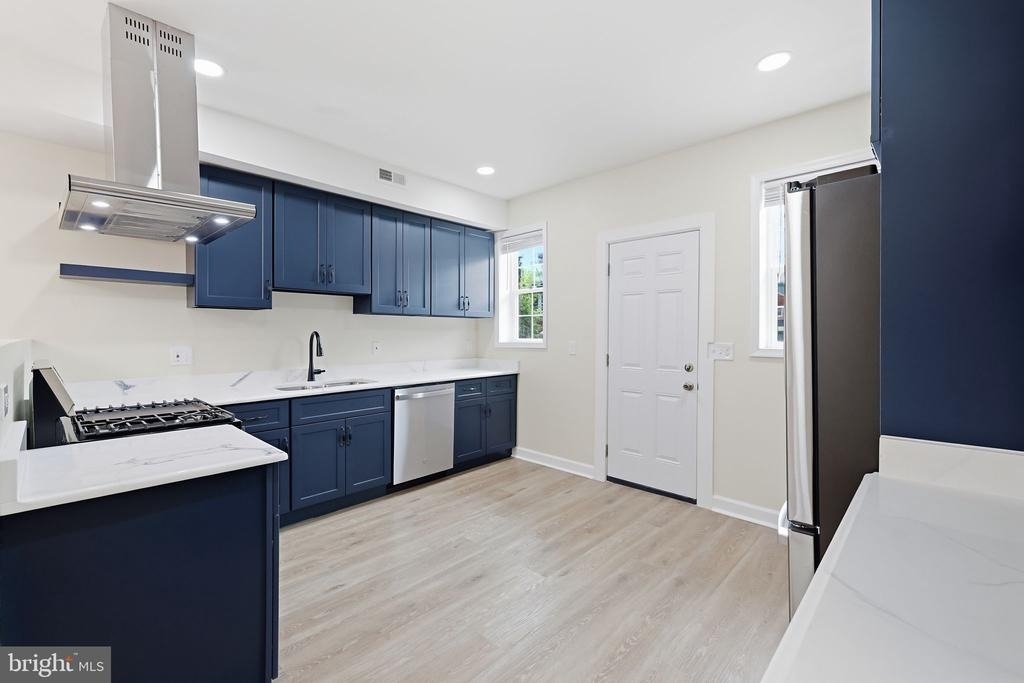 245 N Monastery Avenue - Photo 16