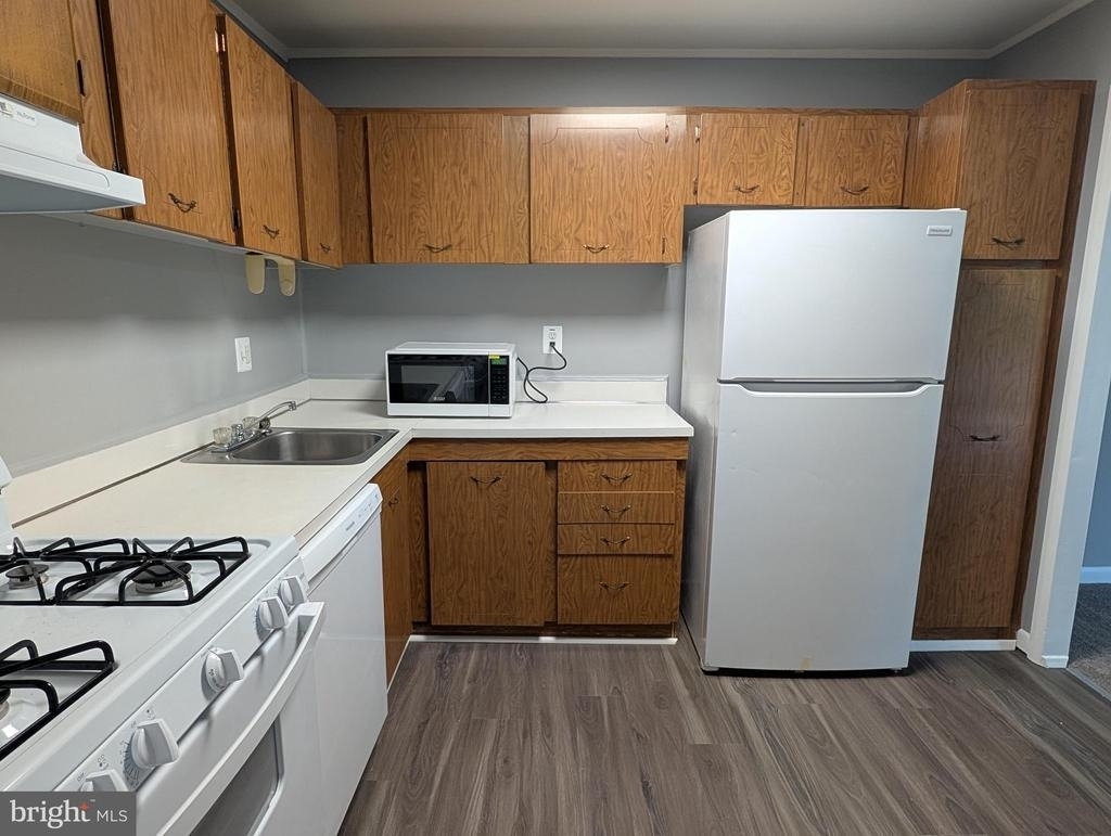 6001 Park Heights Avenue - Photo 4