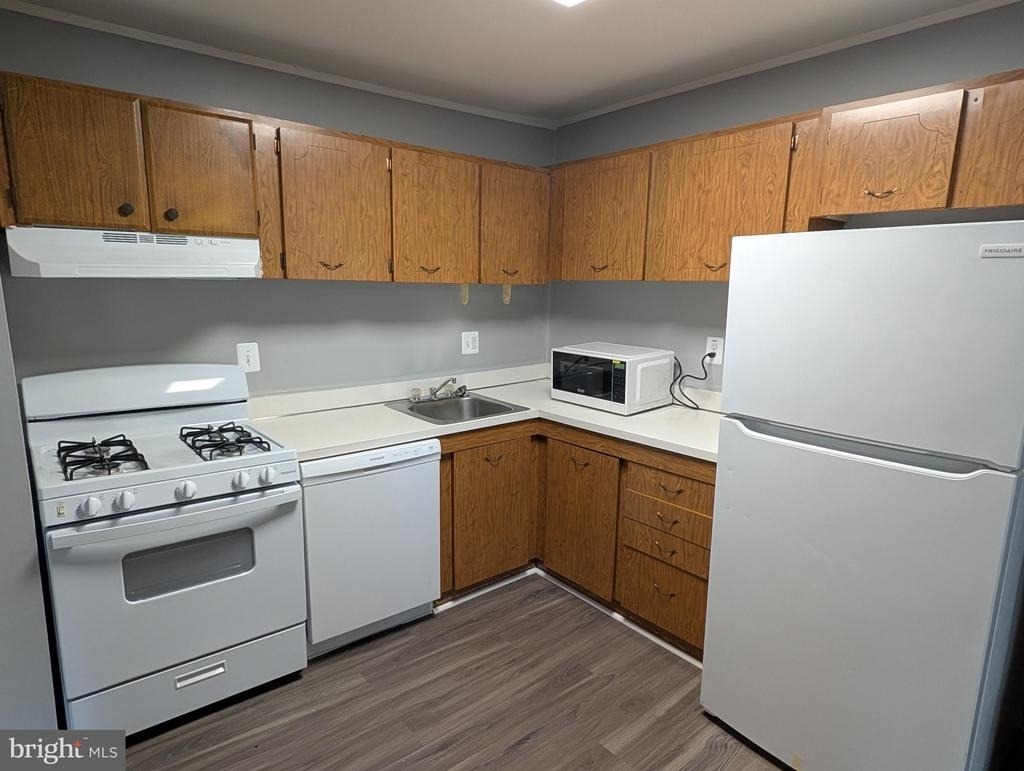 6001 Park Heights Avenue - Photo 6