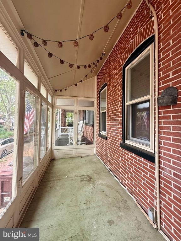 924 Lovering Avenue - Photo 2