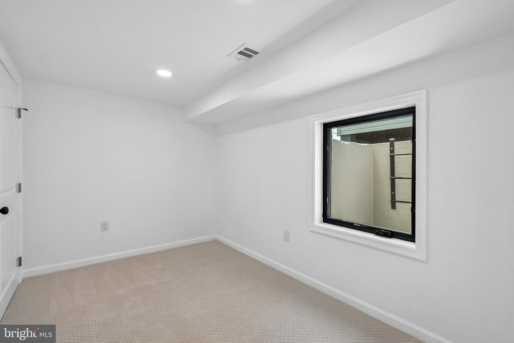 3108 Adams Street Ne - Photo 20