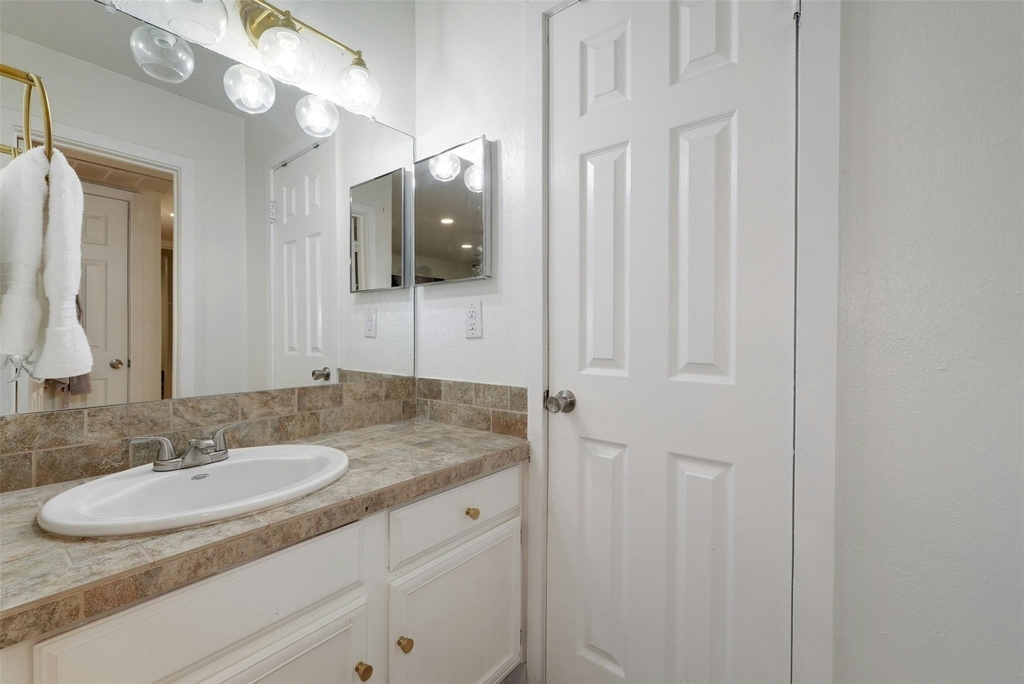 4159 Steck Ave - Photo 19