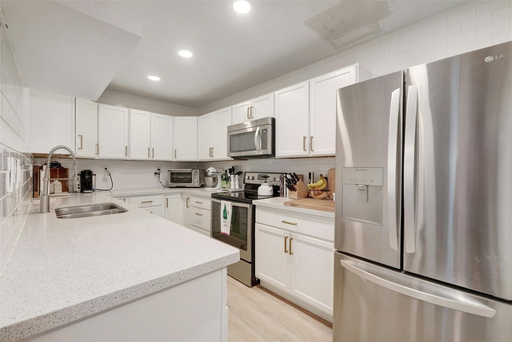 4159 Steck Ave - Photo 12