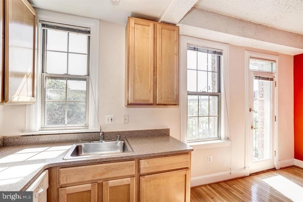 1401 Columbia Road Nw - Photo 8