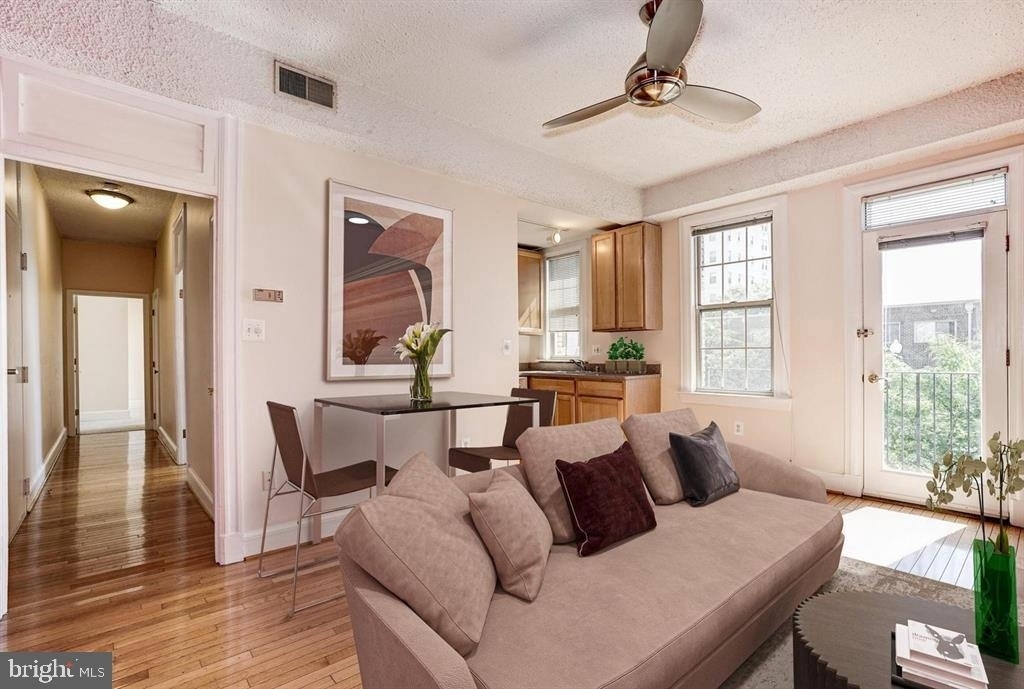 1401 Columbia Road Nw - Photo 4