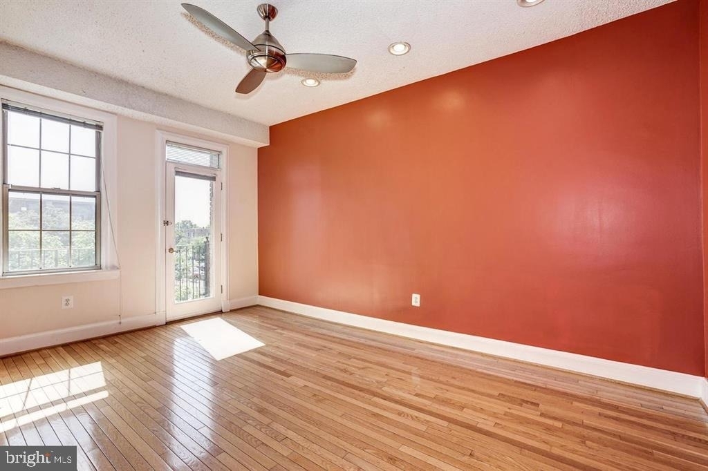 1401 Columbia Road Nw - Photo 6