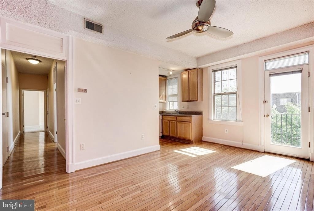1401 Columbia Road Nw - Photo 10