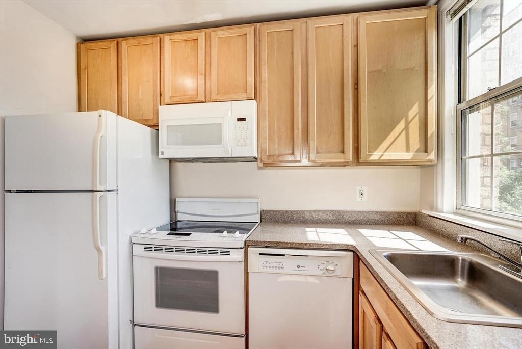1401 Columbia Road Nw - Photo 9