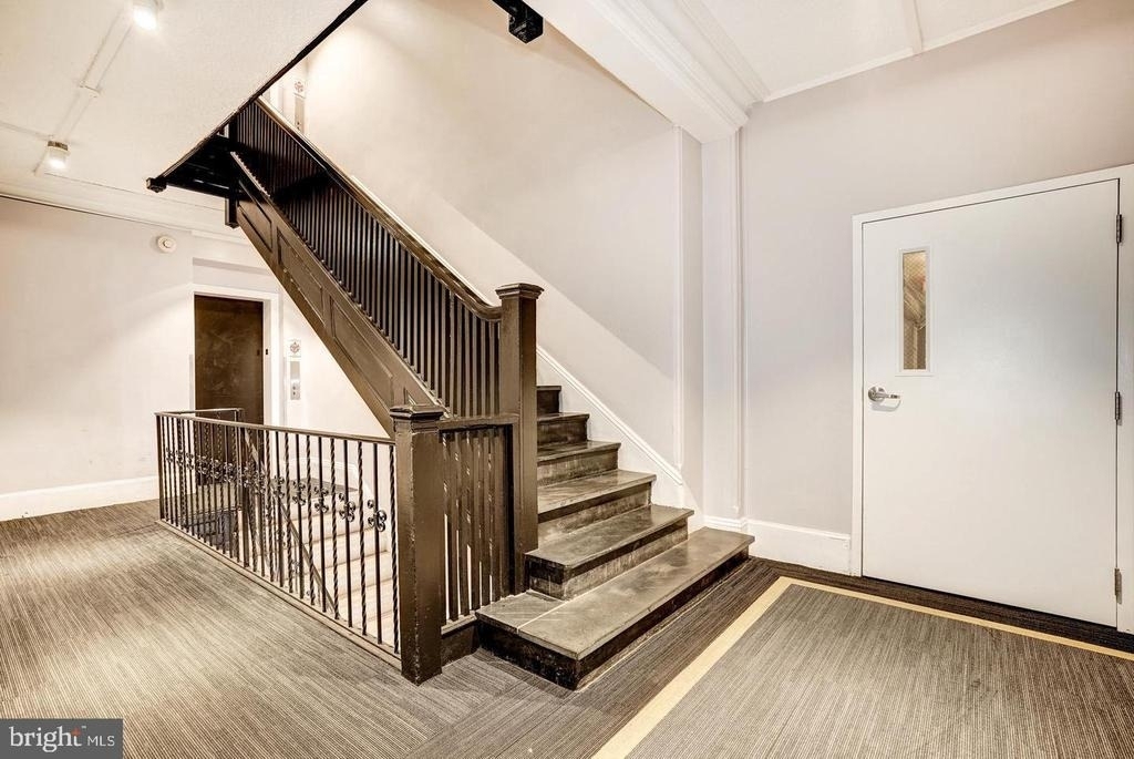1401 Columbia Road Nw - Photo 3