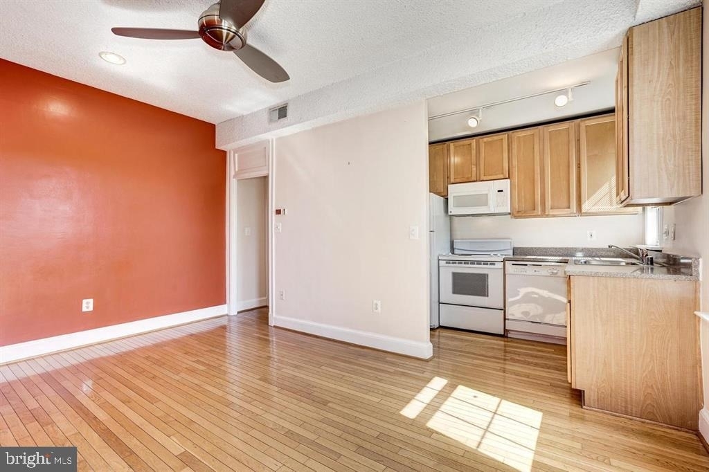1401 Columbia Road Nw - Photo 7
