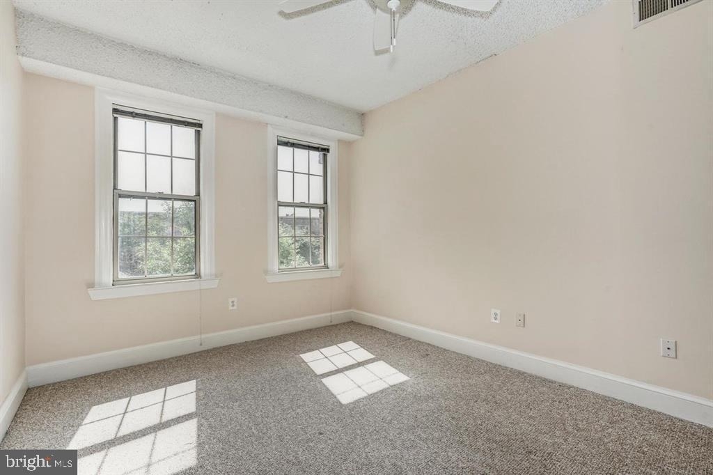 1401 Columbia Road Nw - Photo 14