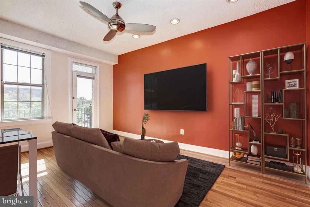 1401 Columbia Road Nw - Photo 5