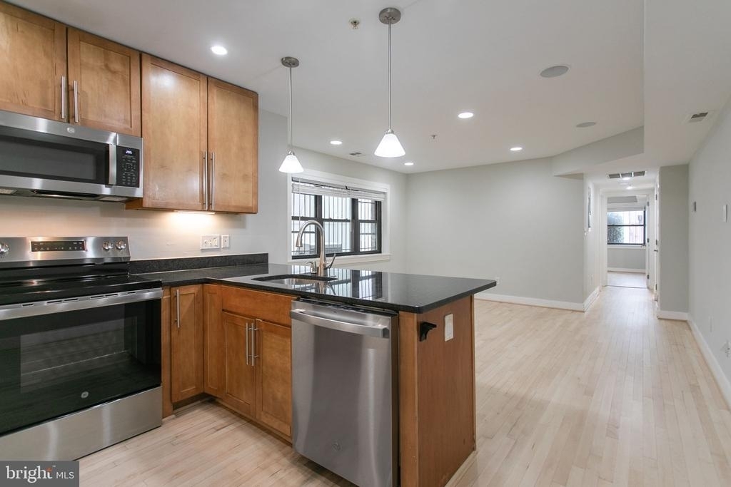 1323 K Street Se - Photo 7