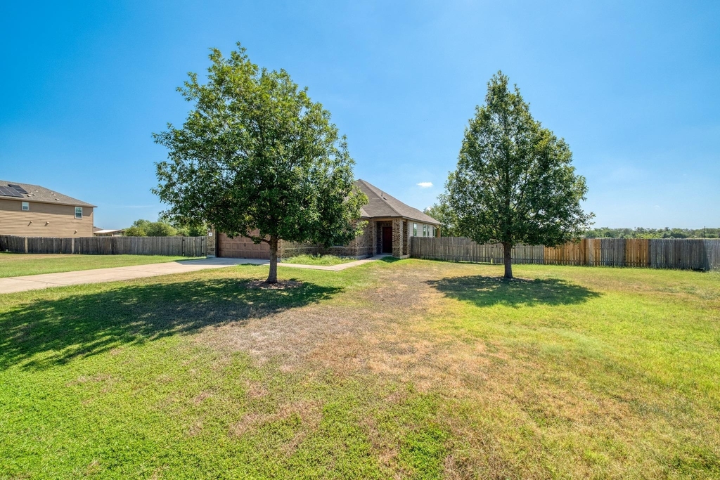 117 Brittany Ln - Photo 2