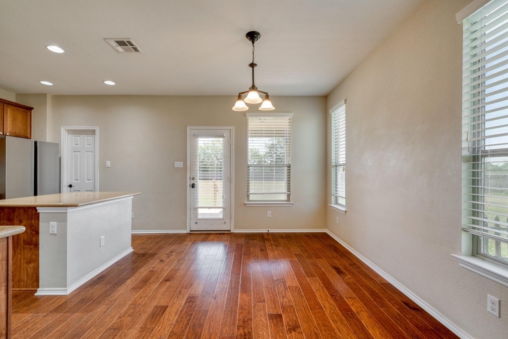 117 Brittany Ln - Photo 6