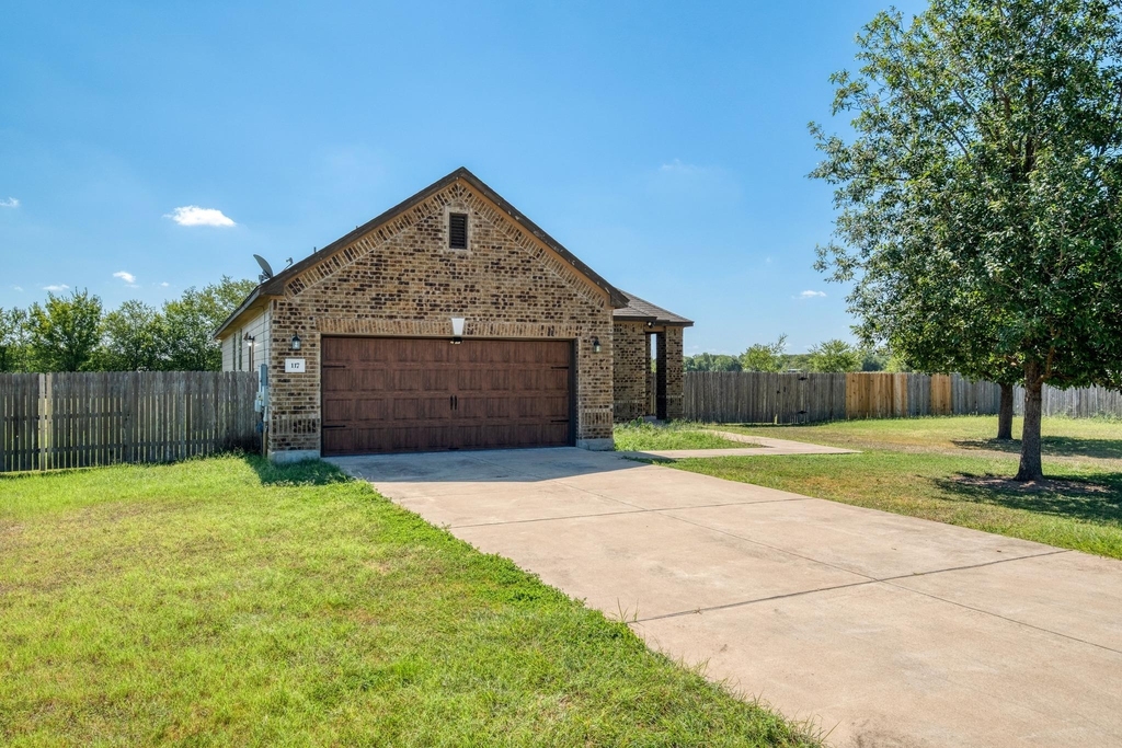 117 Brittany Ln - Photo 1