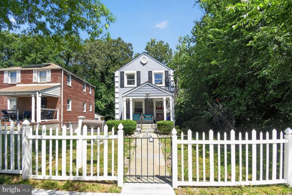 3101 Chestnut Street Ne - Photo 0