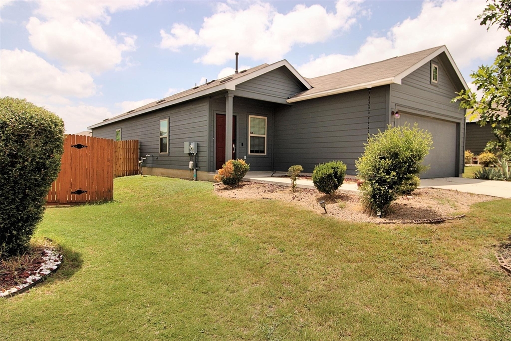 299 Emerald Green Trl - Photo 0