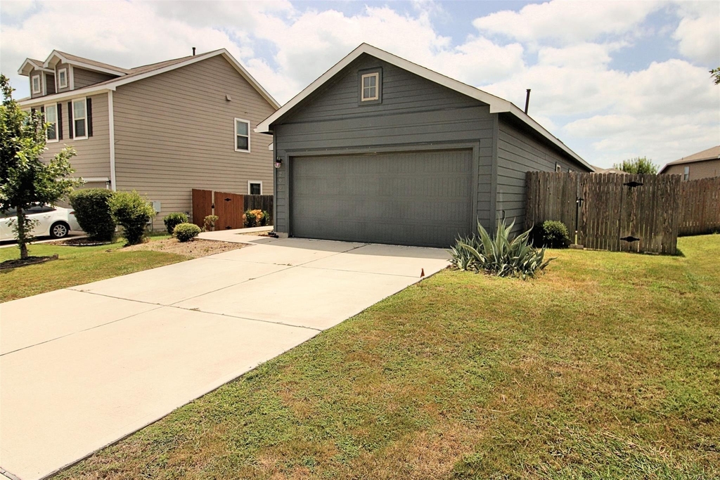 299 Emerald Green Trl - Photo 1
