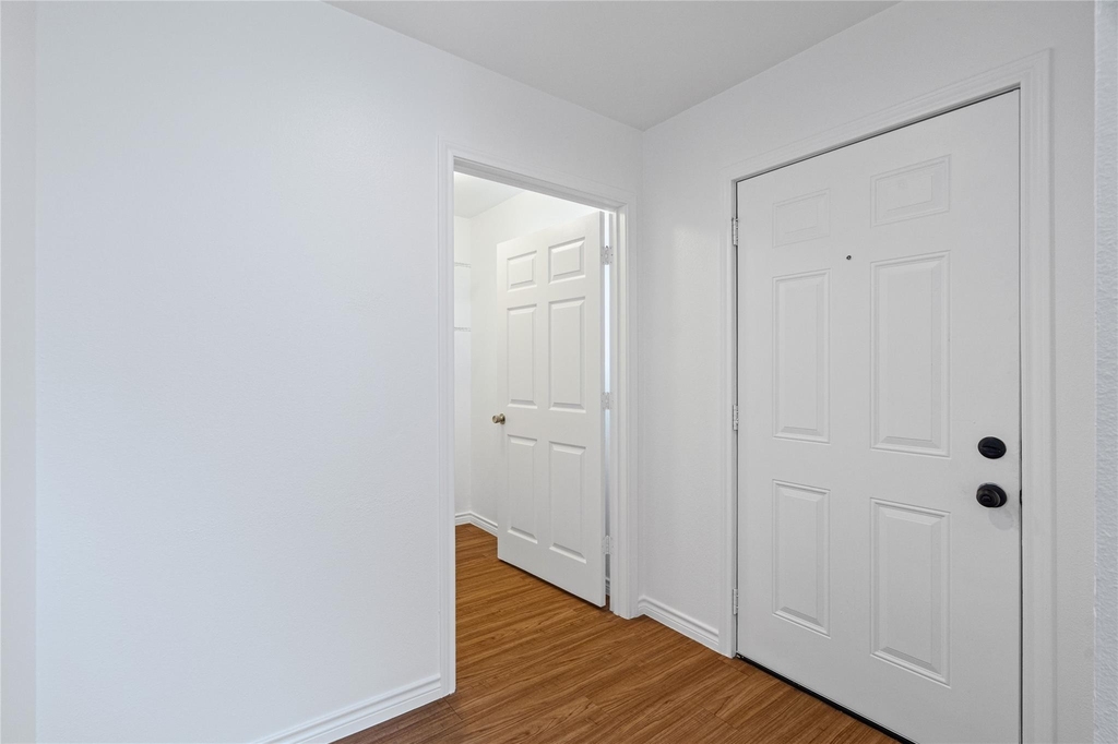 1611 E 13th St - Photo 5