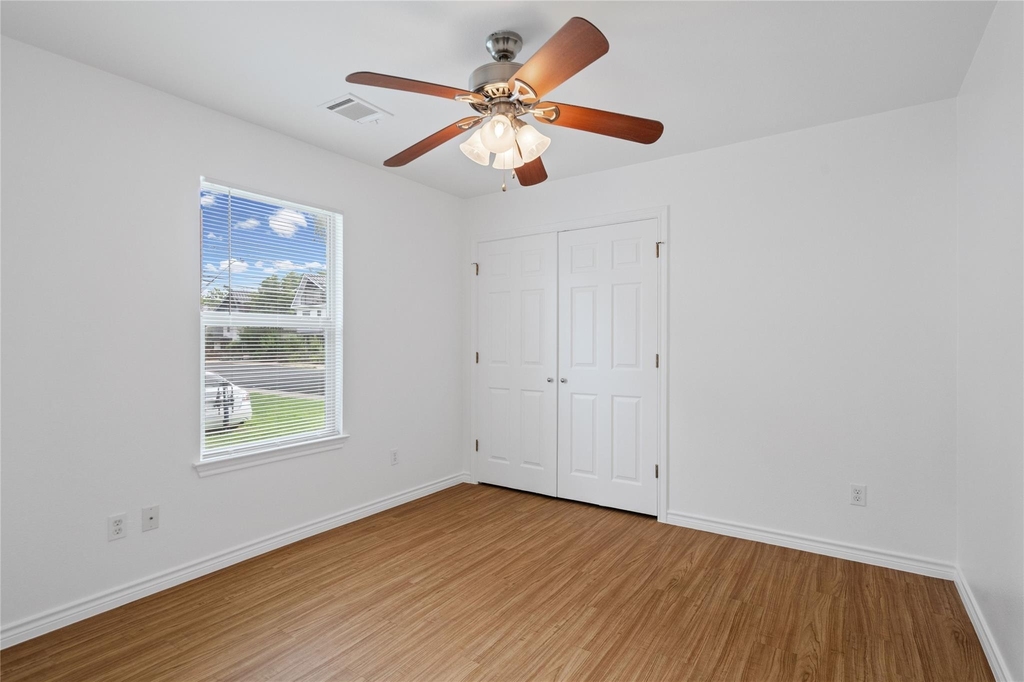 1611 E 13th St - Photo 10