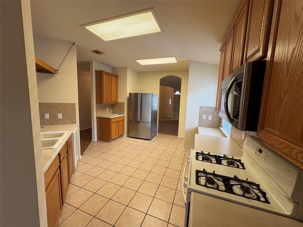 2100 Mir Woods Dr - Photo 7