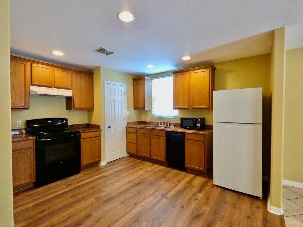 1623 Breezy Cv - Photo 3