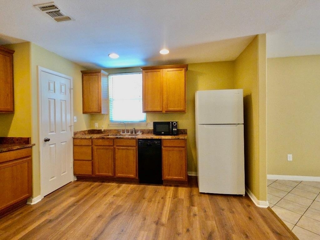 1623 Breezy Cv - Photo 4