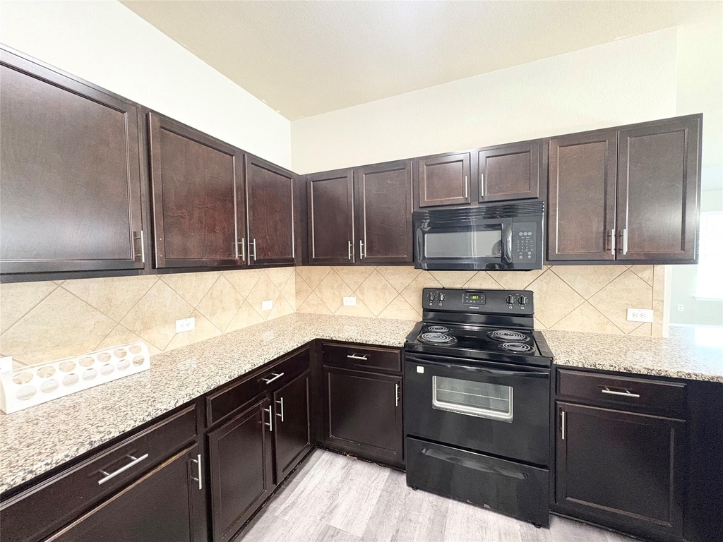 11708 Cambrian Rd - Photo 24