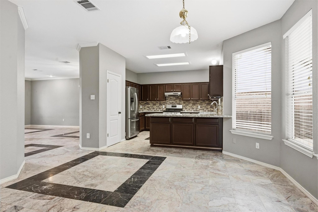 2813 Cortez Dr - Photo 4