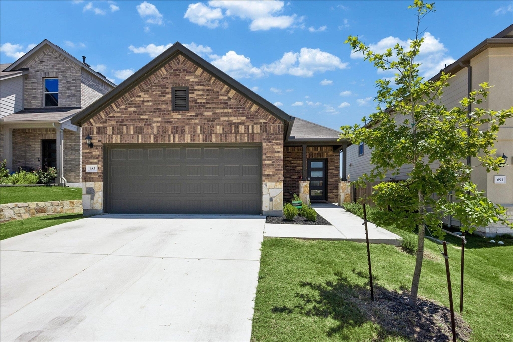 685 Papaya Dr - Photo 0