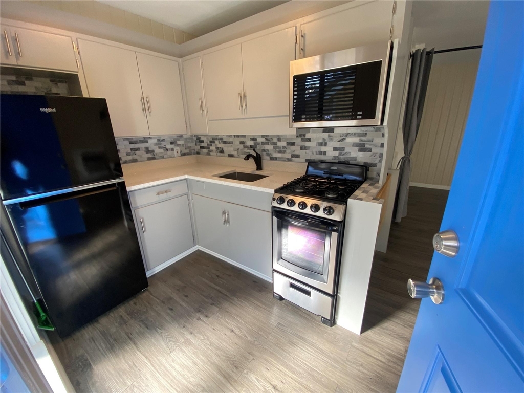 3010 Fruth St St - Photo 3