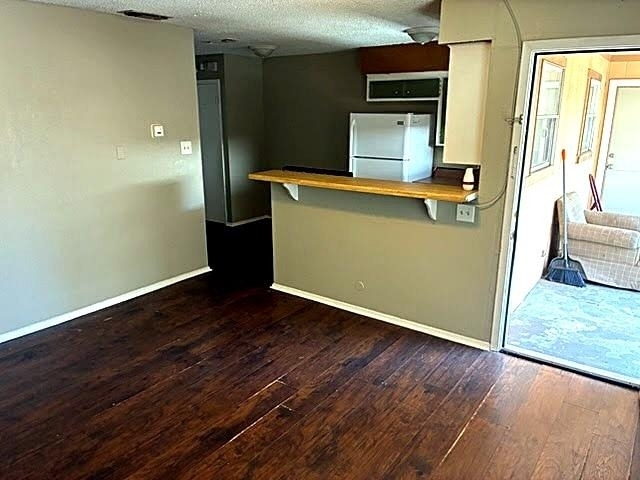 210 N Vanderveer St - Photo 2