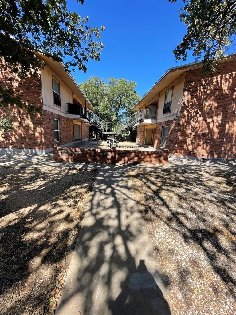 210 N Vanderveer St - Photo 0