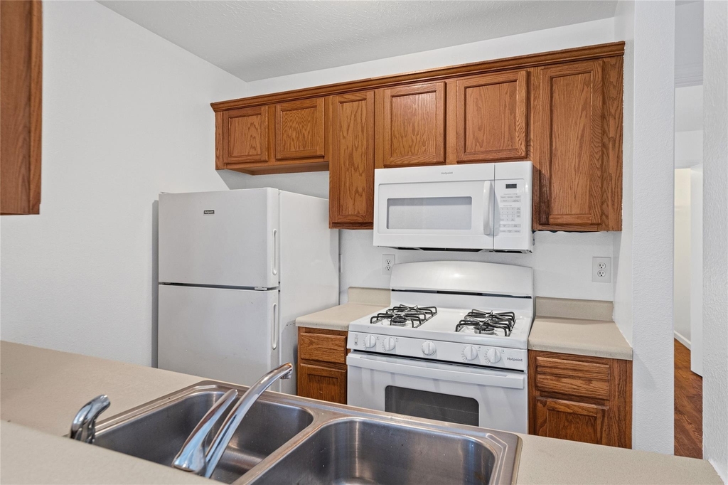 1307 Concho St - Photo 9