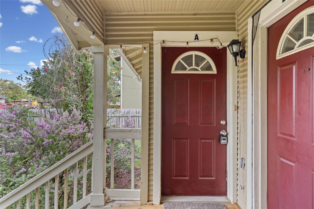 1307 Concho St - Photo 1