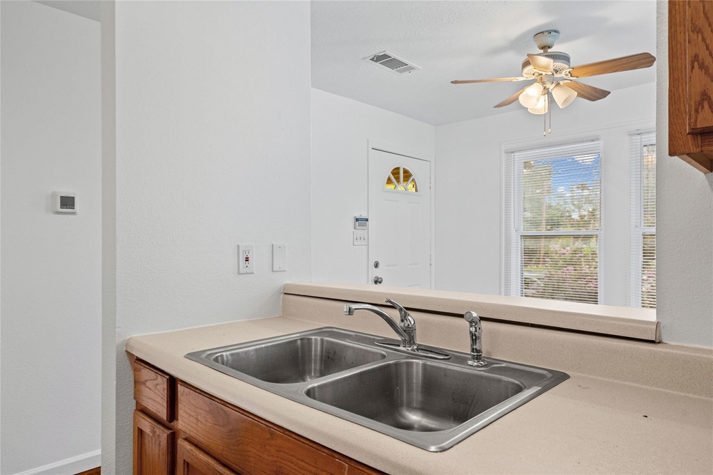 1307 Concho St - Photo 10