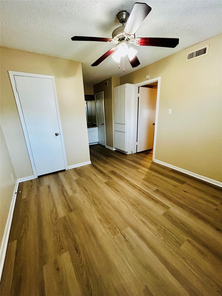 4410 Avenue F - Photo 13