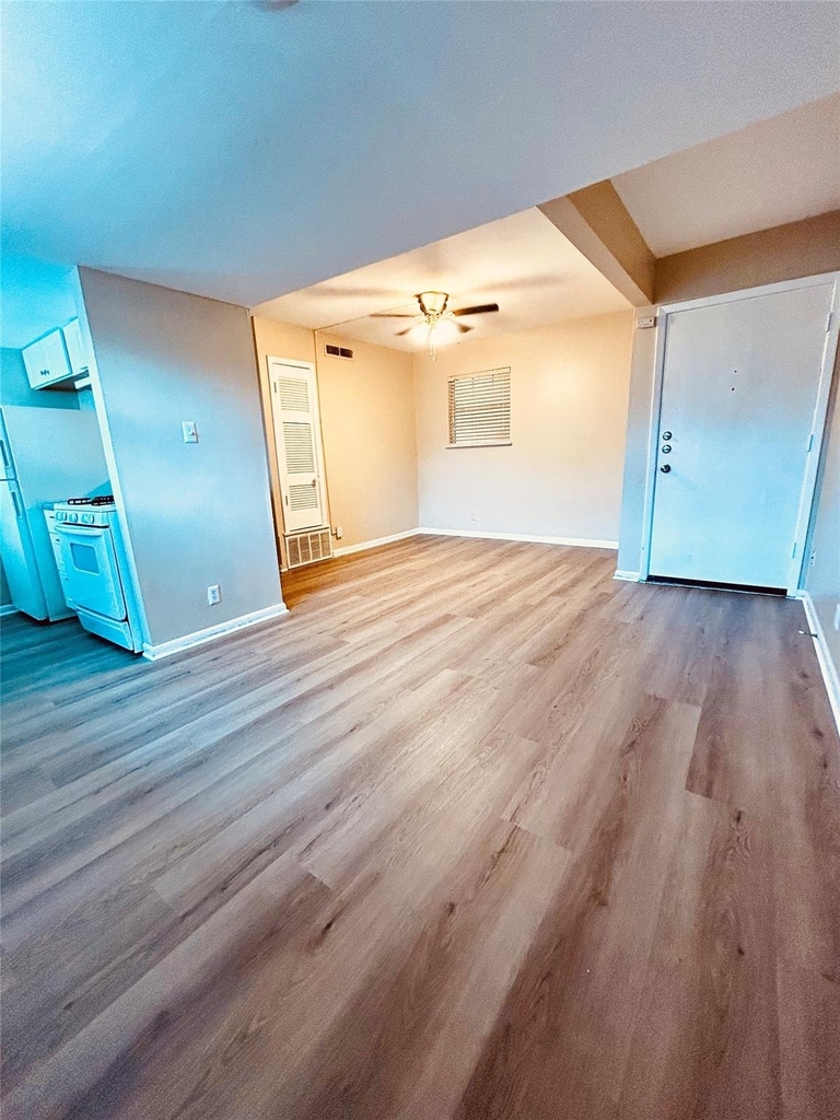 4410 Avenue F - Photo 6