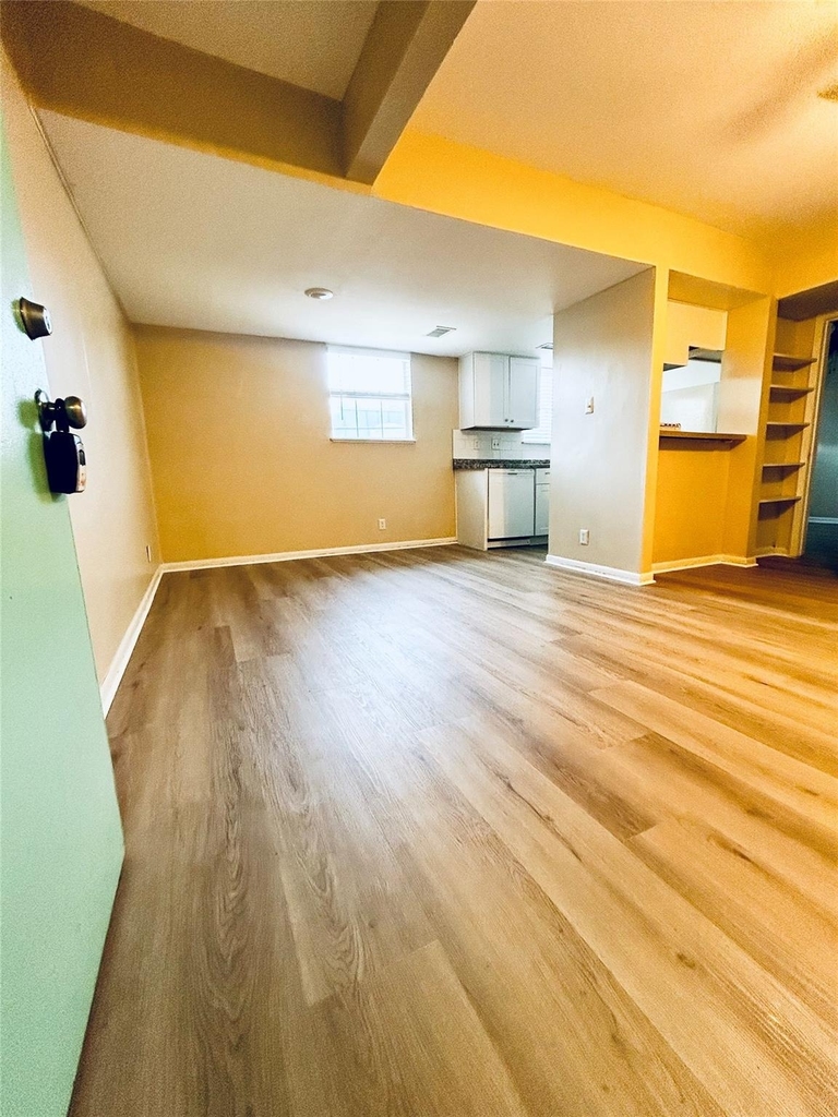 4410 Avenue F - Photo 5