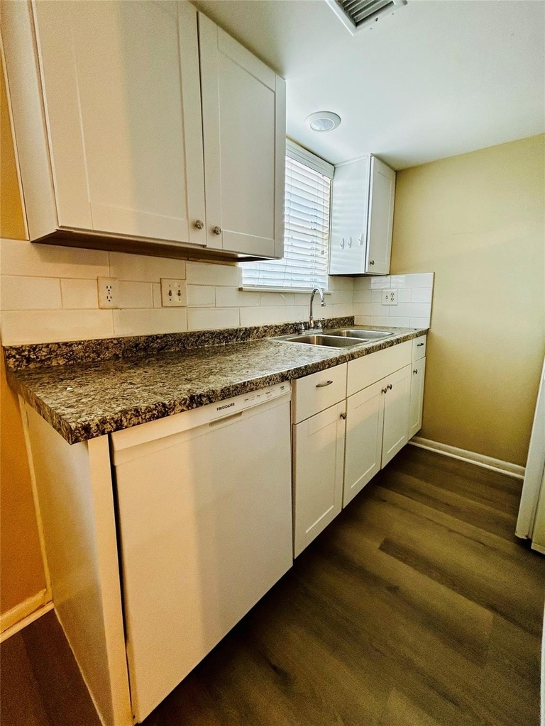 4410 Avenue F - Photo 9