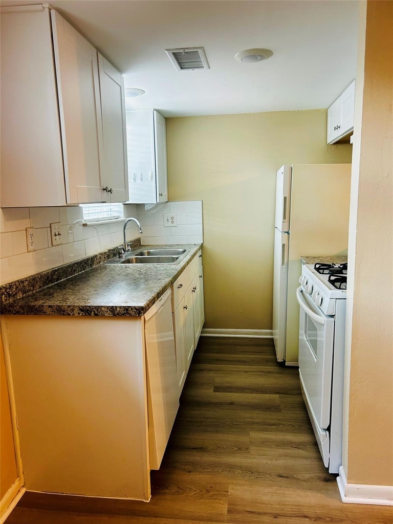 4410 Avenue F - Photo 8