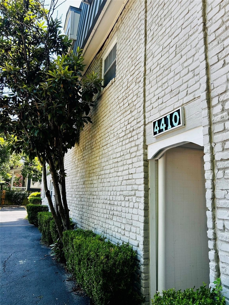 4410 Avenue F - Photo 1