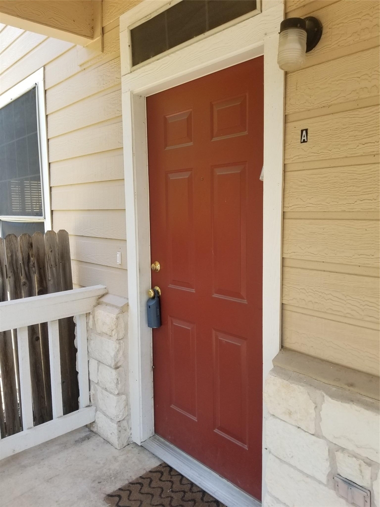2928 Thrushwood Dr - Photo 2
