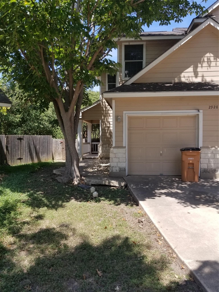 2928 Thrushwood Dr - Photo 0